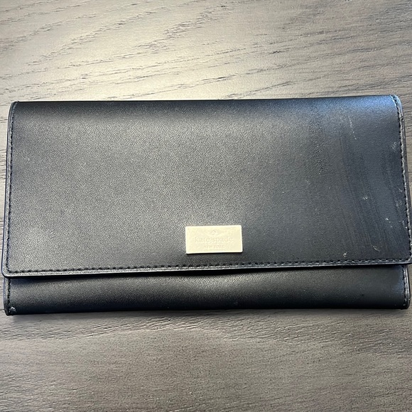 Kate Spade wallet - Picture 1 of 7
